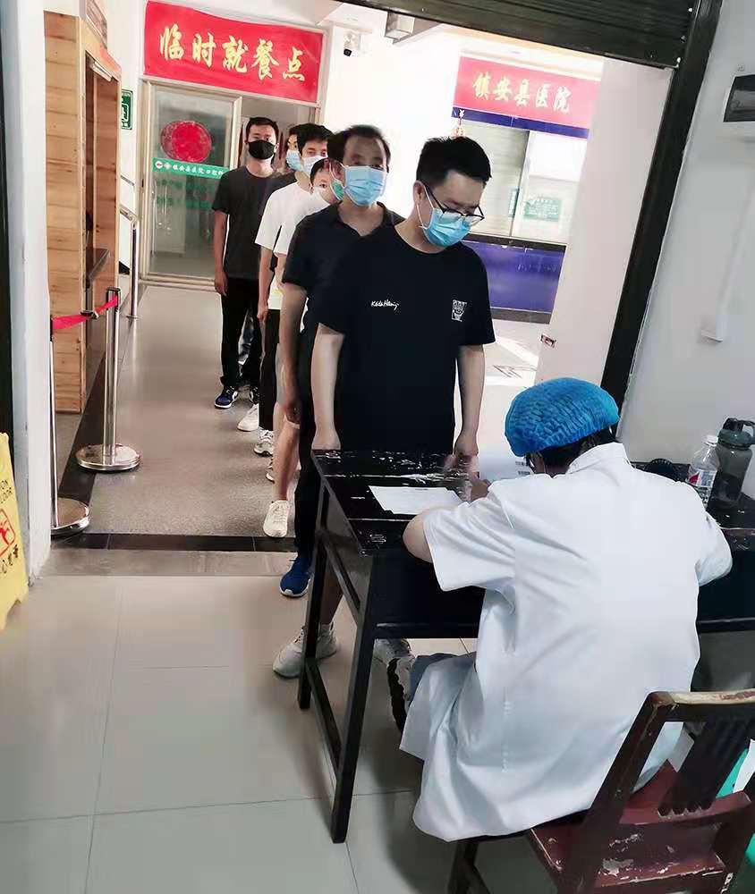 鼎豐礦業(yè)公司：扎實推進疫苗接種 構筑群體免疫屏障.jpg