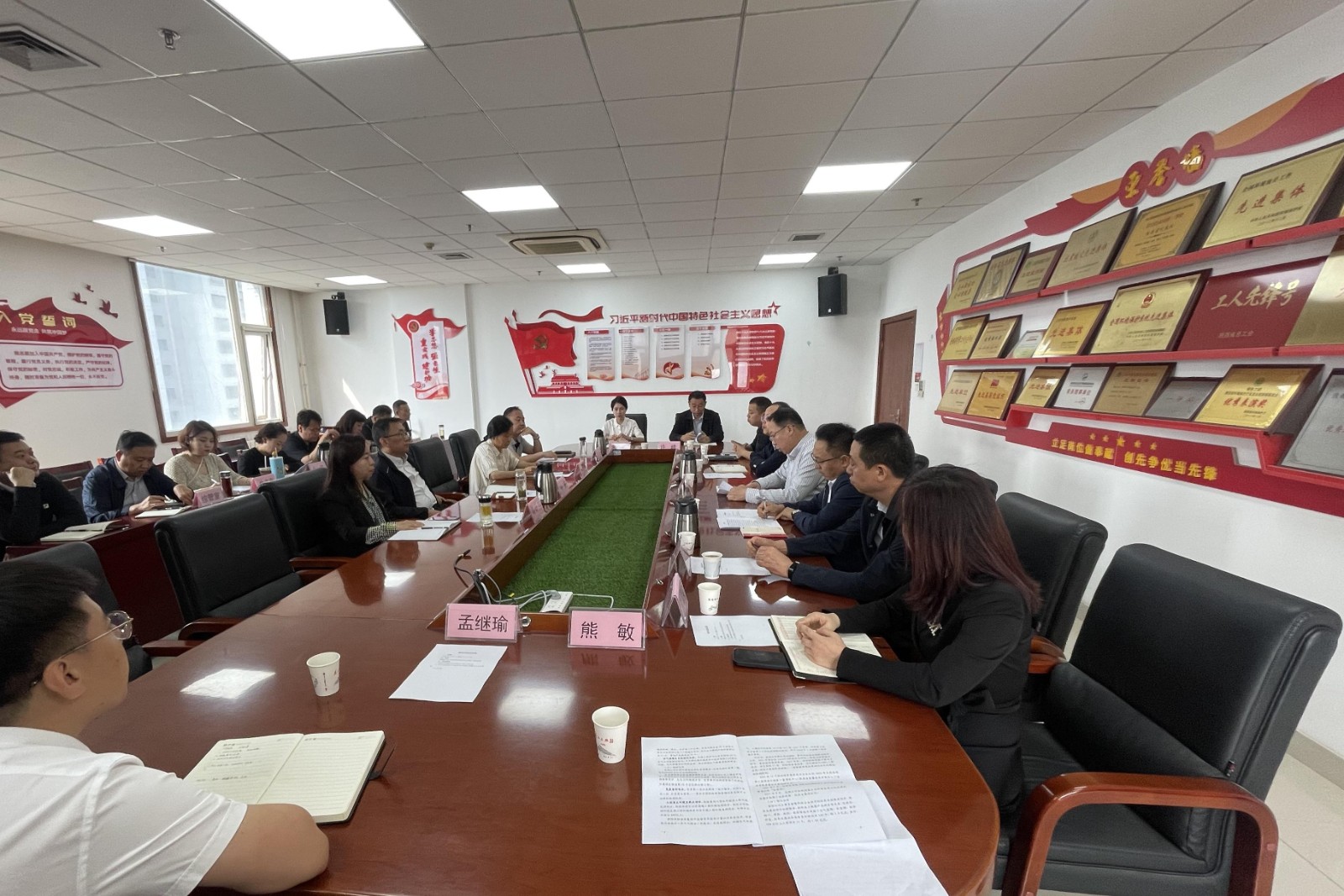 1715220479649897Jwr7.jpg 集團(tuán)公司領(lǐng)導(dǎo)帶隊(duì)赴省環(huán)境監(jiān)測(cè)中心站交流座談.jpg